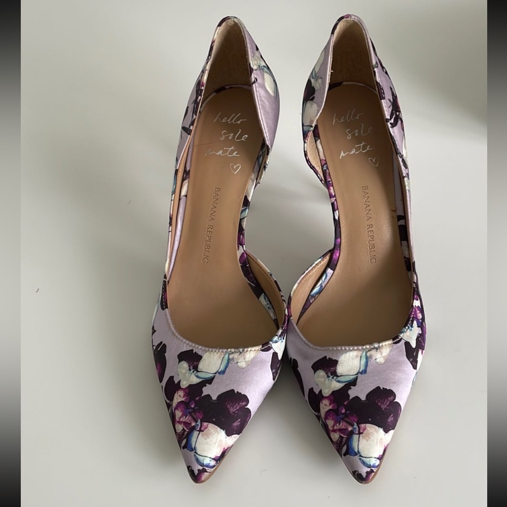Banana Republic Floral printed pump